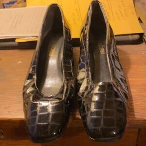 Faux snake skin shoes sz. 8.5